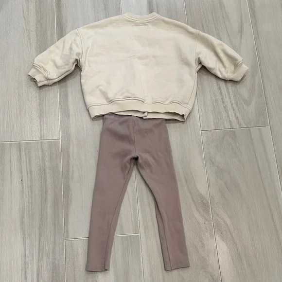 Zara 4T Kids Button Down Sweatshirt Beige and Beige Leggings Outfit - Picture 8 of 11